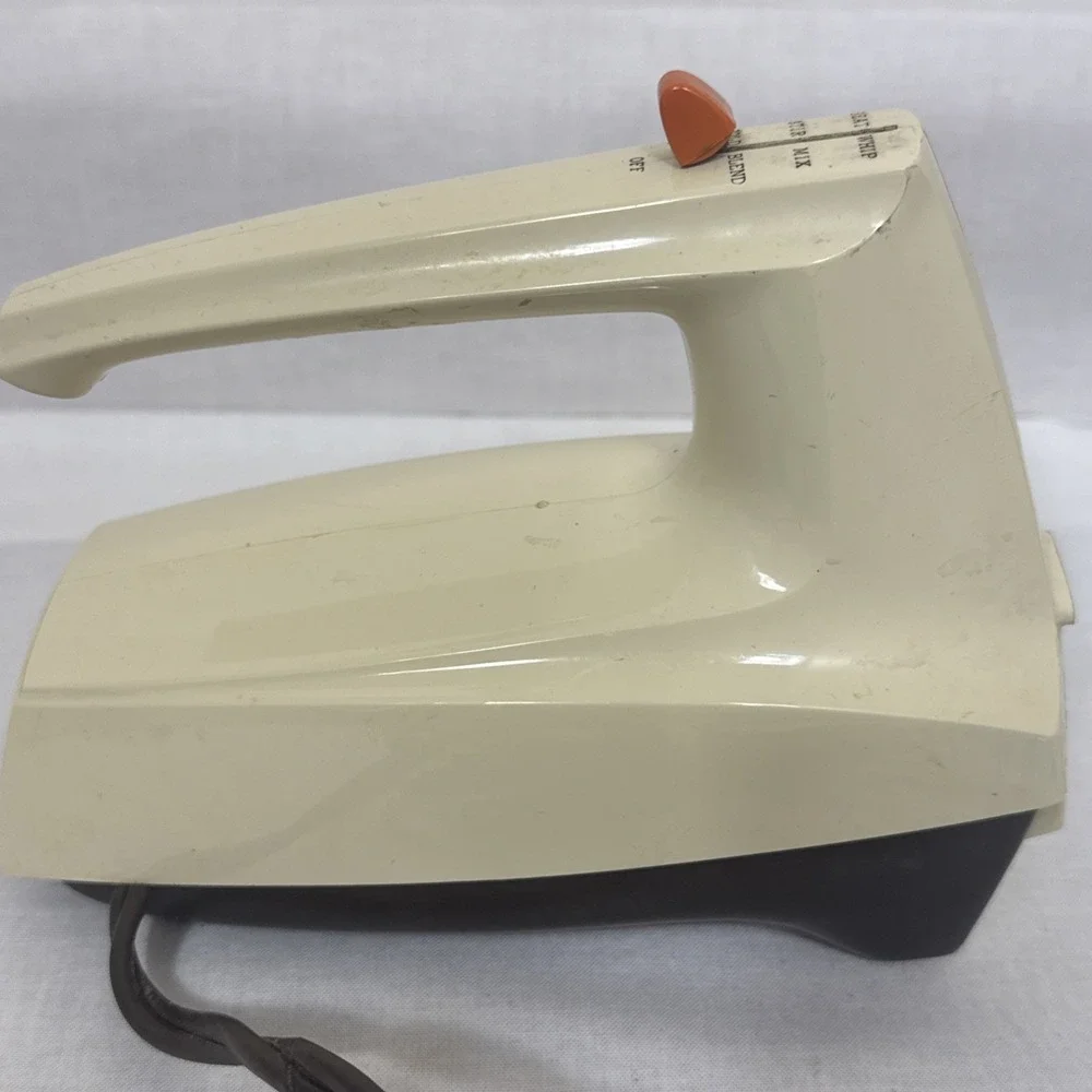 Sunbeam Mixmaster Almond & Brown 3-Speed Handheld Hand Mixer Working Vintage - Picture 5 of 8